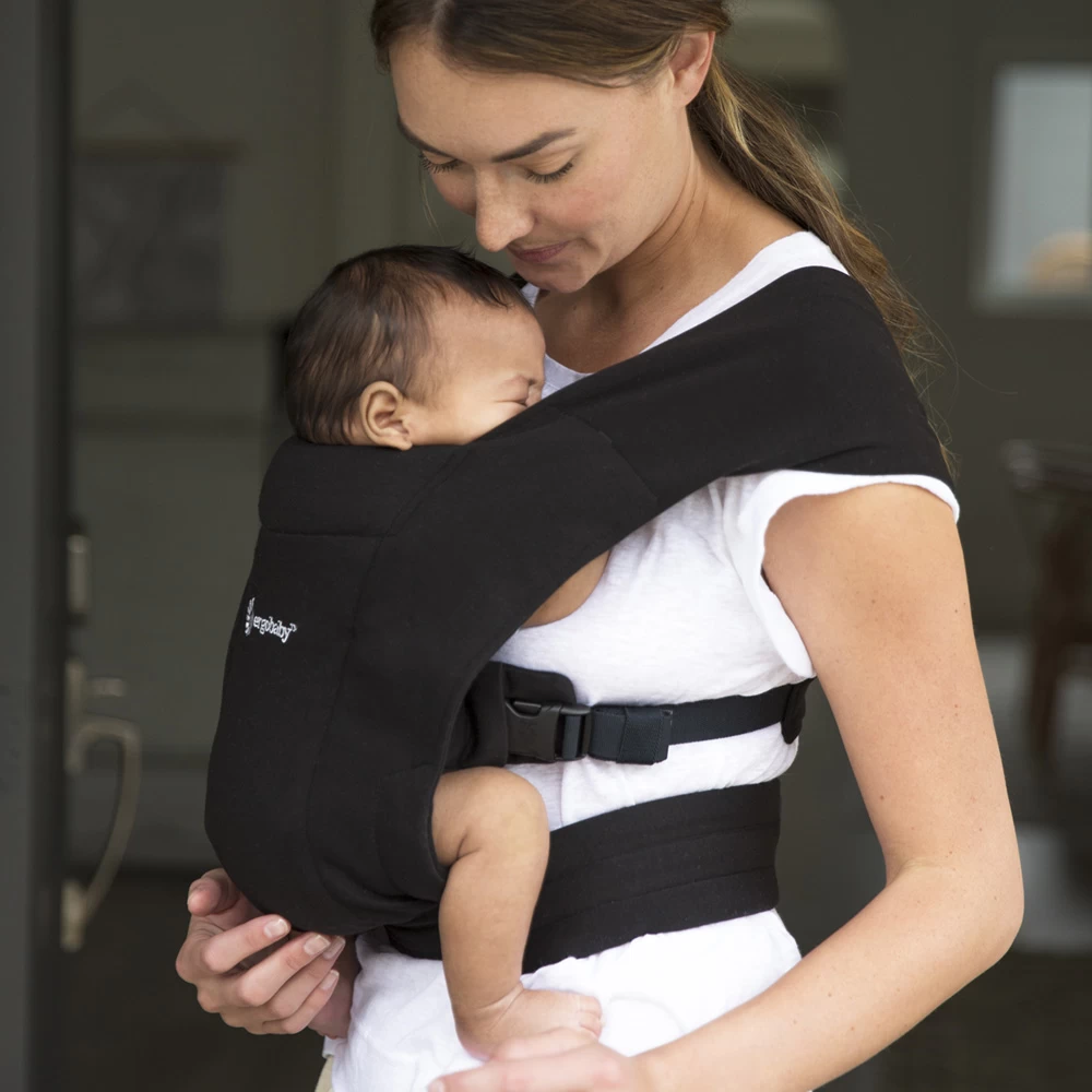 Ergobaby Porte-bébé Embrace Noir Intense 10 Ergobaby Porte-bébé Embrace Noir Intense – Image 10